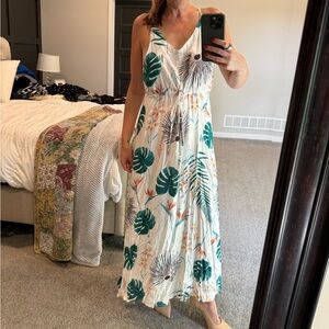 NWT Cupshe floral flowy dress maxi white size M vacation, pool, getaway